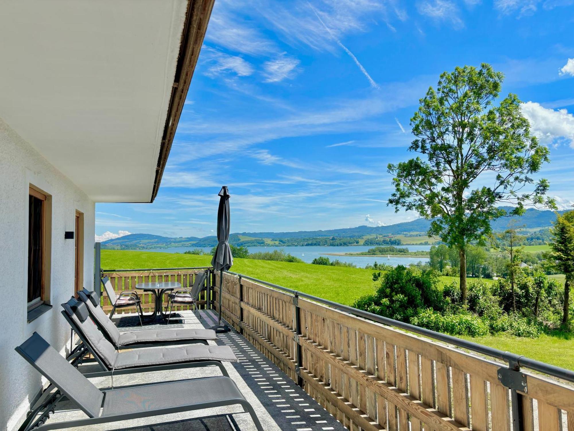 Gaesthaus "Seeblick" Seekirchen am Wallersee Exterior foto